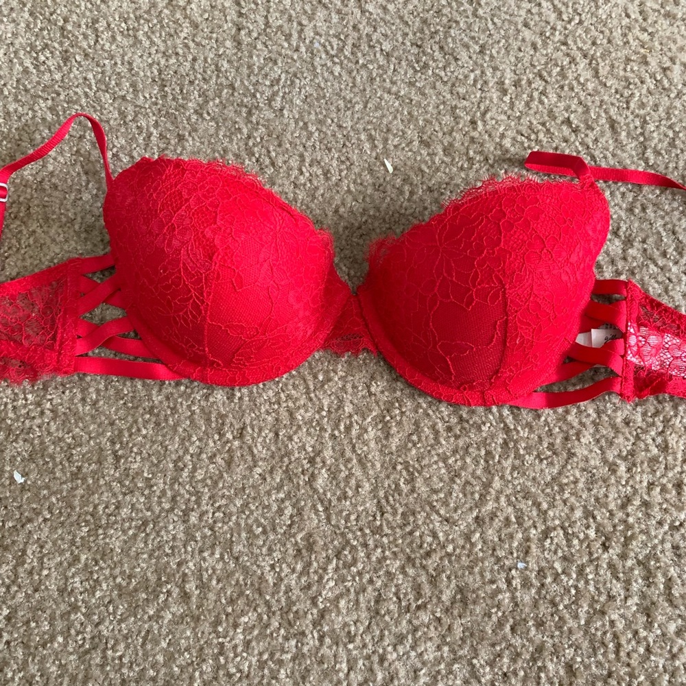 Bras - Picture 2 of 7